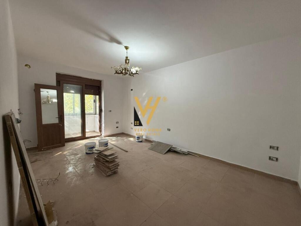 LOCALE COMMERCIALE DI 70 M2 IN AFFITTO IN VASIL SHANTO 50.000 LEKE