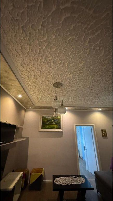 Jepet me Qera Apartament 2+1+2+Garazh i Mbyllur tek Fresku, Tiranë