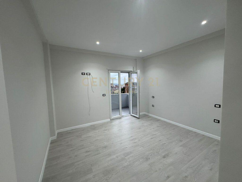 Affittasi appartamento 1+1 con veranda – Kodra e Priftit 350 € /mese