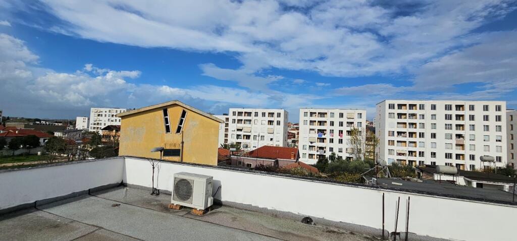 🏡 VENDESI PRIVATA SU DUE PIANI IN VENDITA – CENTRO SHIJAK✔