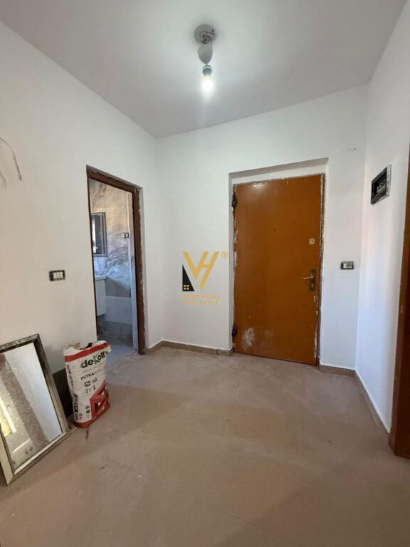 LOCALE COMMERCIALE DI 70 M2 IN AFFITTO IN VASIL SHANTO 50.000 LEKE