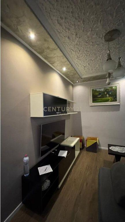 Jepet me Qera Apartament 2+1+2+Garazh i Mbyllur tek Fresku, Tiranë