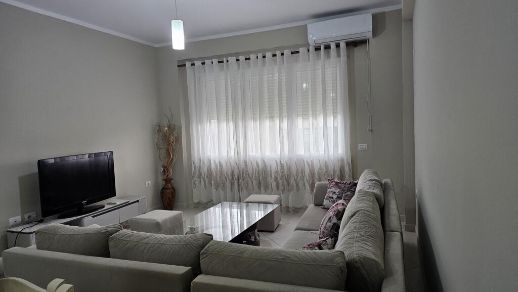 2+1 Apartment for rent near the Zoo!