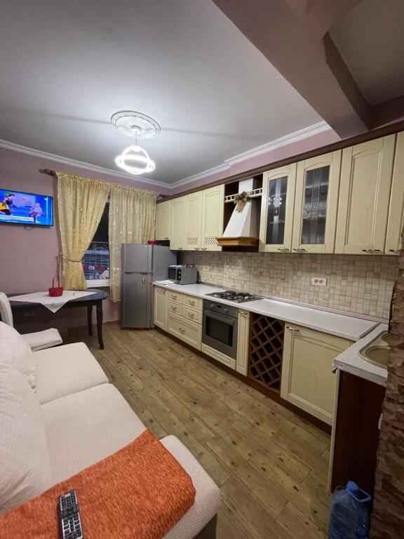 APARTAMENT ME QERA 2+1 RRUGA E DURRESIT 600 EURO