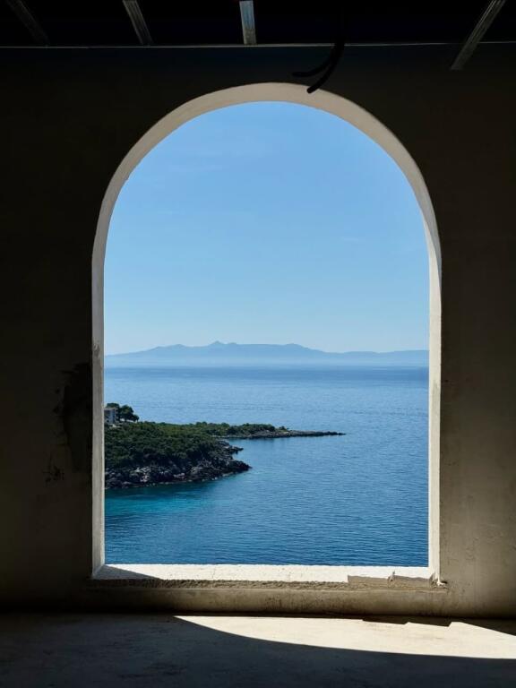 VENDESI APPARTAMENTO 1+1 CON POSTO AUTO – FOLIE VILLAGE, JALË