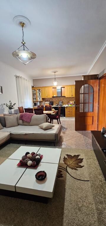 🏡 VENDESI PRIVATA SU DUE PIANI IN VENDITA – CENTRO SHIJAK✔