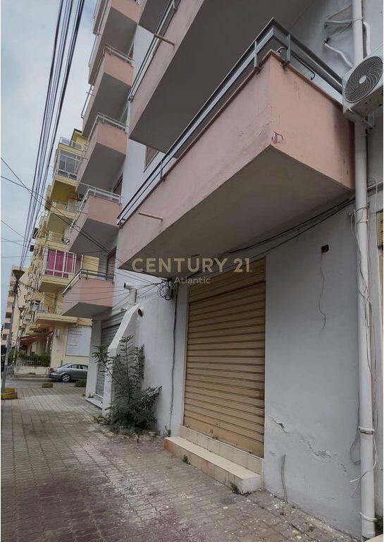 Locale Commerciale In Vendita sulla Spiaggia Ferrovia, a 20 m dal mare Durrës