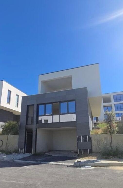VILLA IN VENDITA AL LAGO DI FARKA