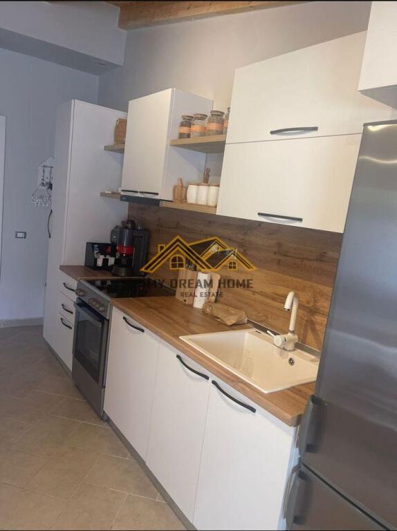 SHITET APARTAMENT 2+1 PRAN SHKOLLES ITALIANE DURRES!