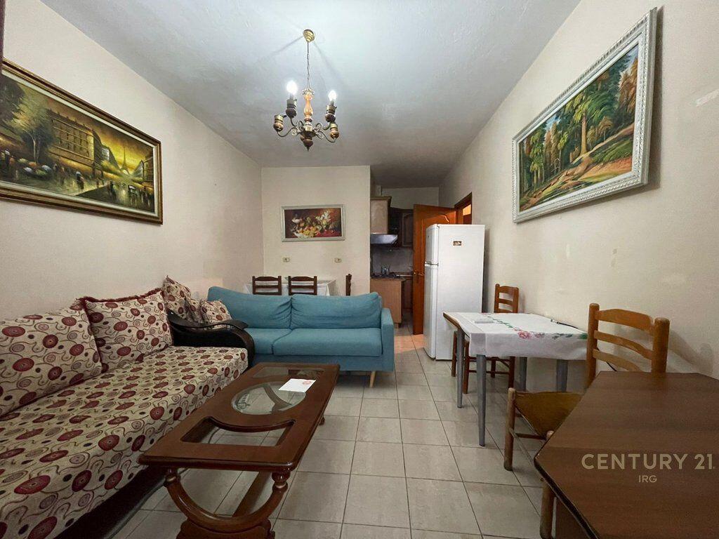 Commune of Paris, Apartment 1+1 !