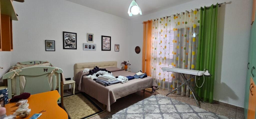 🏡 VENDESI PRIVATA SU DUE PIANI IN VENDITA – CENTRO SHIJAK✔