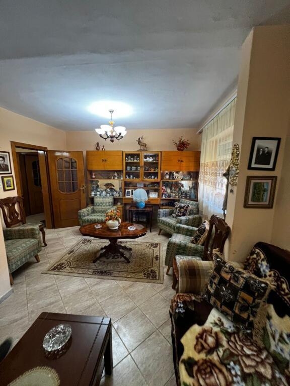 Si affitta appartamento 1+1 in Via dei Kosovari.