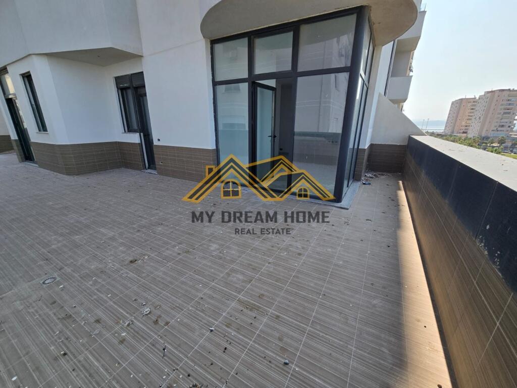 Apartament 2+1+2+Verand per Shitje ne Vollga,Durres Pamje e Plote nga Deti