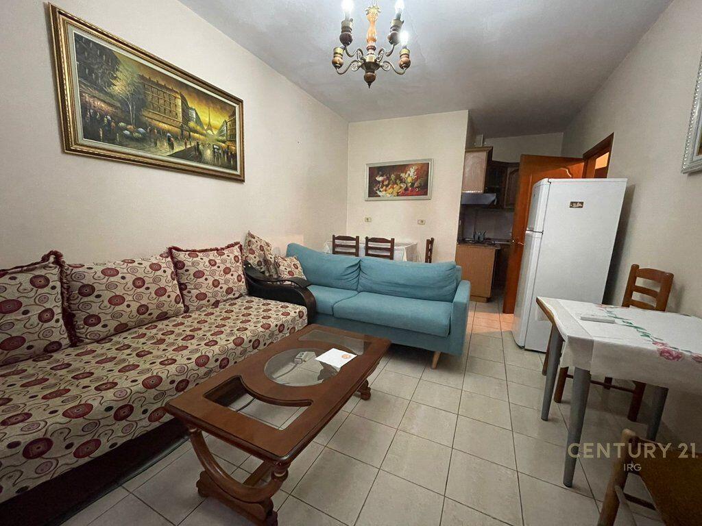 Commune of Paris, Apartment 1+1 !