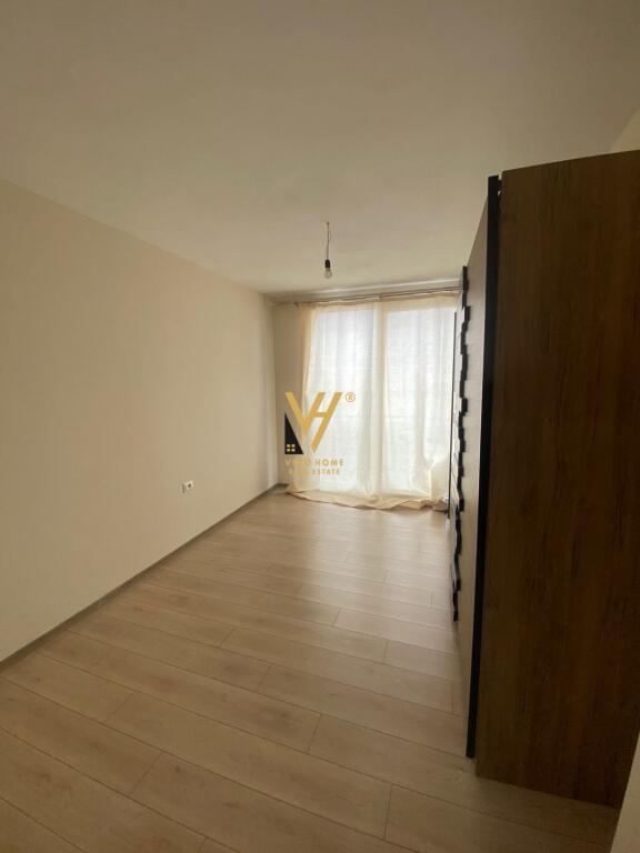 JEPET ZYRE 105 M2 ME QERA TE RRUGA E DIBRES 600 EURO