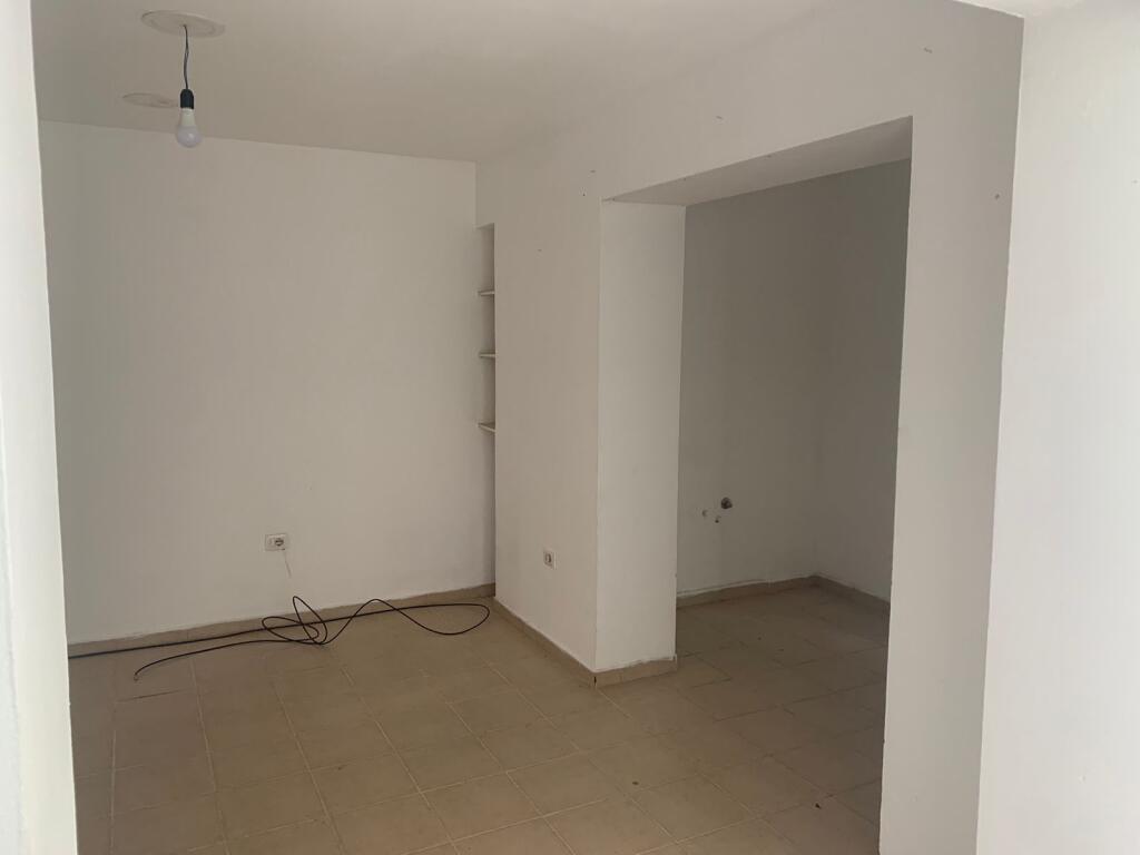 Empty studio apartment for rent Paris Commune 400€