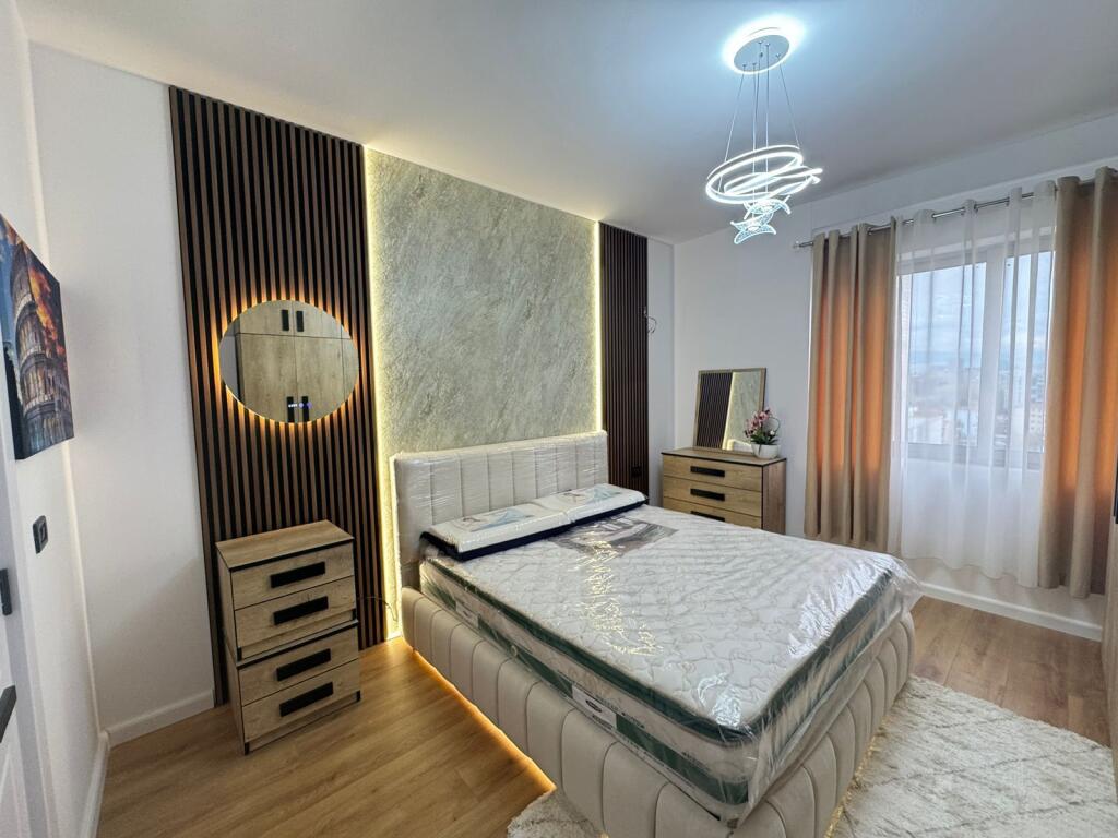 Vendesi 2+1 Unaza Re , Prezzo 155.000 Euro