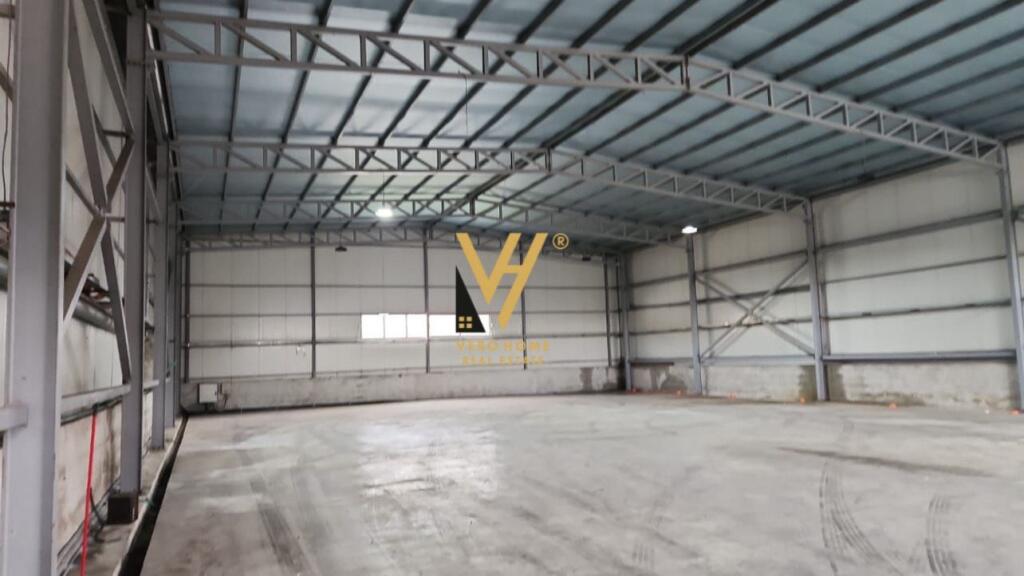 WAREHOUSE 600 M2 FOR RENT IN KAMEZ 2,300 EURO