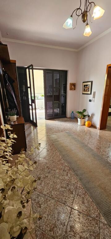🏡 VENDESI PRIVATA SU DUE PIANI IN VENDITA – CENTRO SHIJAK✔