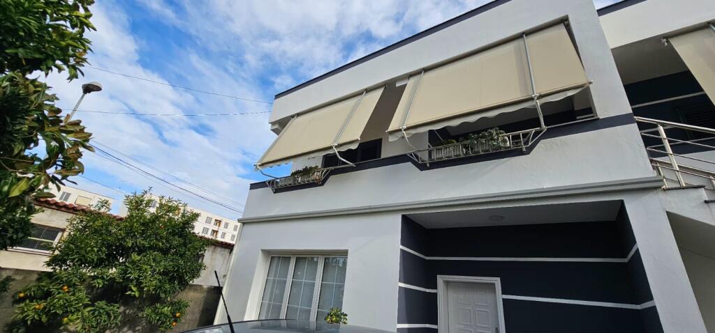 🏡 VENDESI PRIVATA SU DUE PIANI IN VENDITA – CENTRO SHIJAK✔