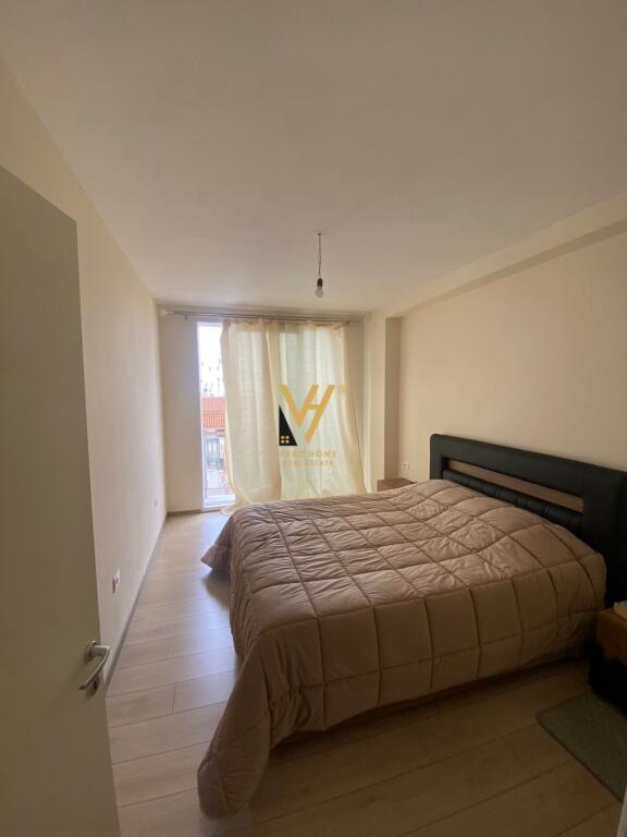 JEPET ZYRE 105 M2 ME QERA TE RRUGA E DIBRES 600 EURO