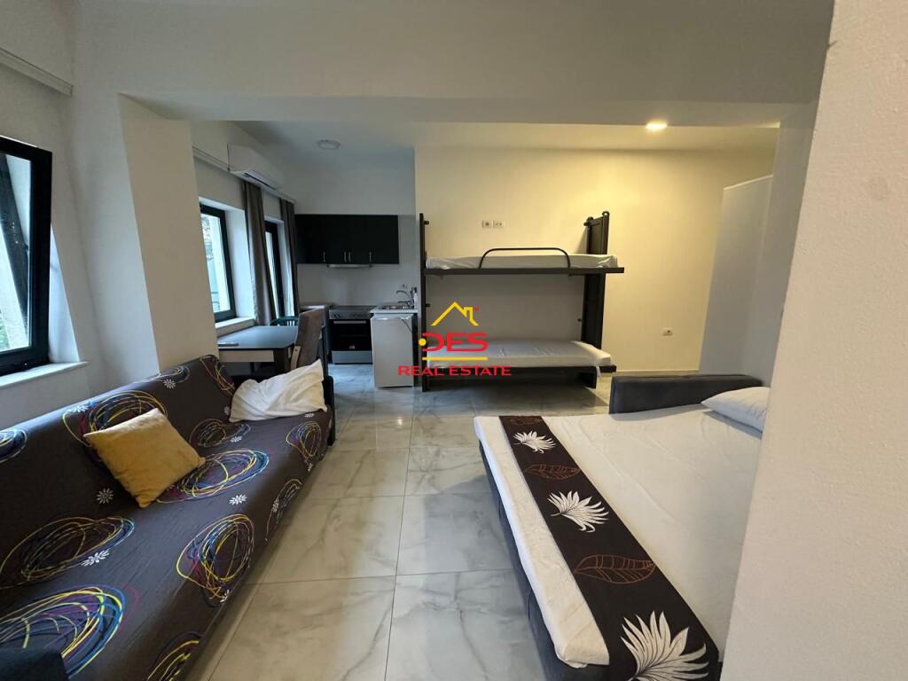 VENDESI APPARTAMENTO 1+1 A SARANDA