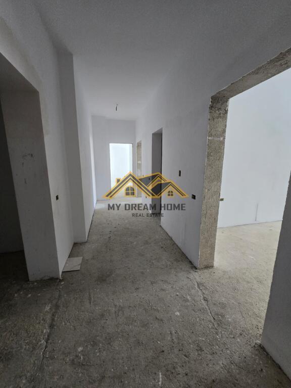 Apartament 2+1+2+Verand per Shitje ne Vollga,Durres Pamje e Plote nga Deti