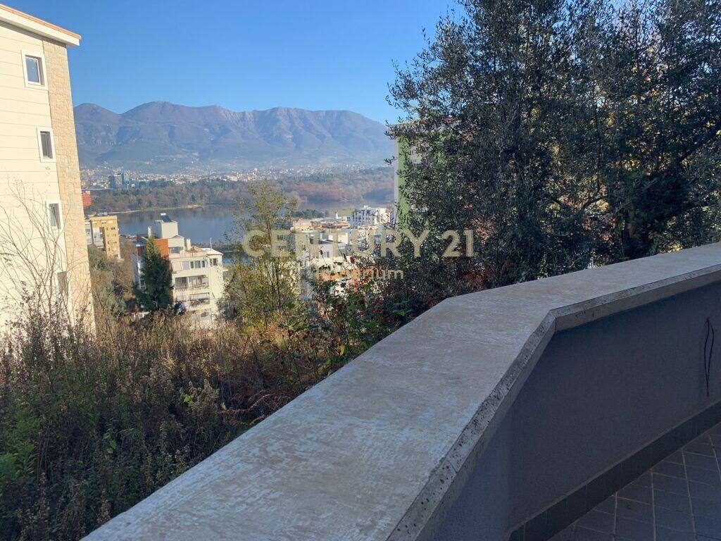We offer a Duplex for sale near the Botanical Zoological Garden! 250,000 €