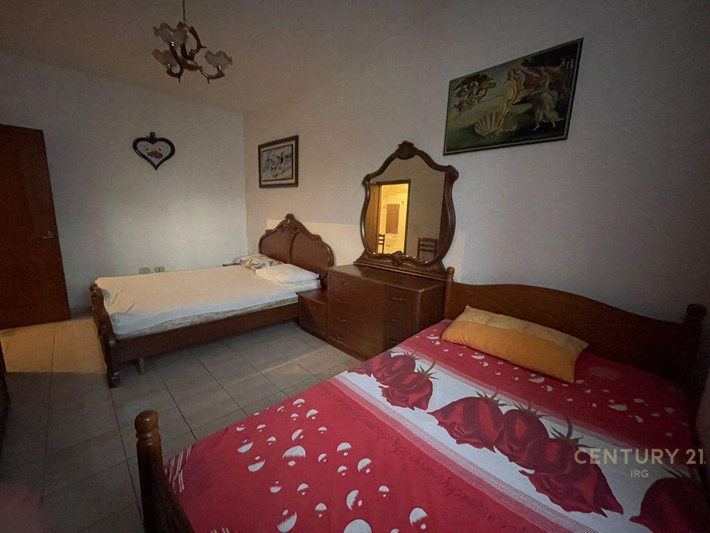 Commune of Paris, Apartment 1+1 !