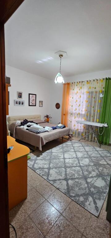 🏡 VENDESI PRIVATA SU DUE PIANI IN VENDITA – CENTRO SHIJAK✔