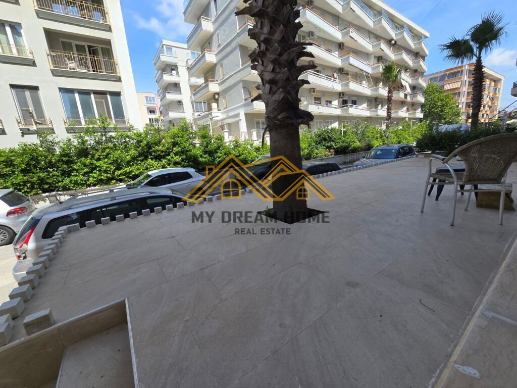 UNITÀ COMMERCIALE IN VENDITA, SULLA SPIAGGIA, VICINO ALL'HOTEL PALACE!