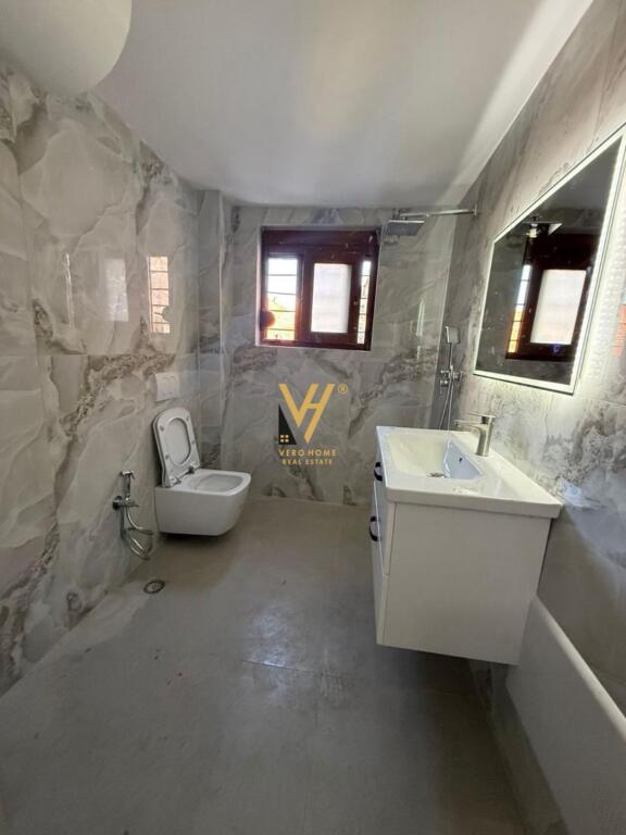 LOCALE COMMERCIALE DI 70 M2 IN AFFITTO IN VASIL SHANTO 50.000 LEKE