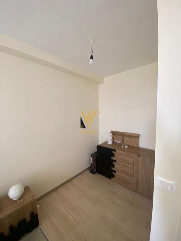JEPET ZYRE 105 M2 ME QERA TE RRUGA E DIBRES 600 EURO