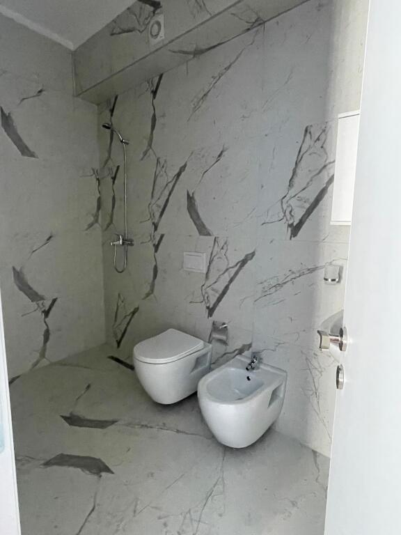 📍Appartamento 2+1 +2 + posto auto in affitto –📍 Myslym Shyri, Tirana