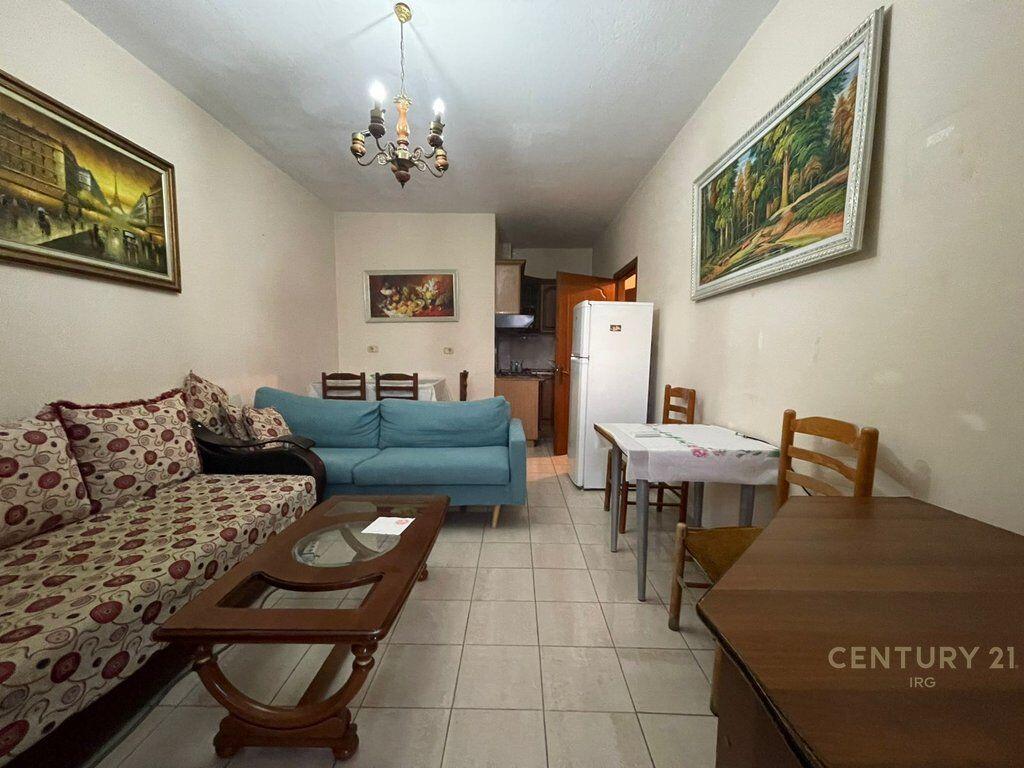 Commune of Paris, Apartment 1+1 !
