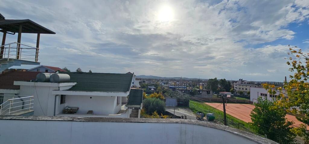 🏡 VENDESI PRIVATA SU DUE PIANI IN VENDITA – CENTRO SHIJAK✔