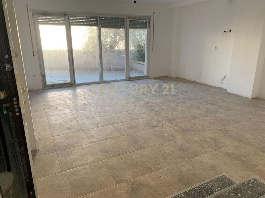 We offer a Duplex for sale near the Botanical Zoological Garden! 250,000 €