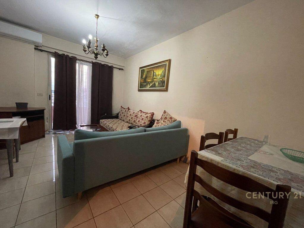 Commune of Paris, Apartment 1+1 !