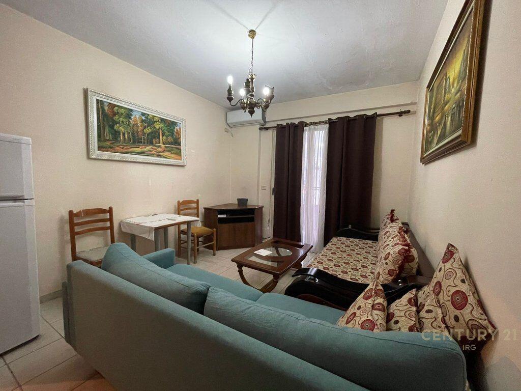 Commune of Paris, Apartment 1+1 !