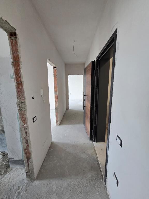 🏡 Shitet Apartament 3+1+2 – Rruga Jordan Misja