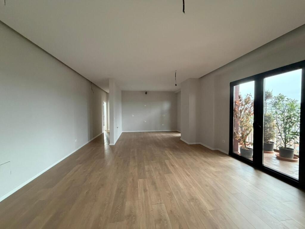 Uffici in affitto presso Garden Building Residence in via Kavaja.
