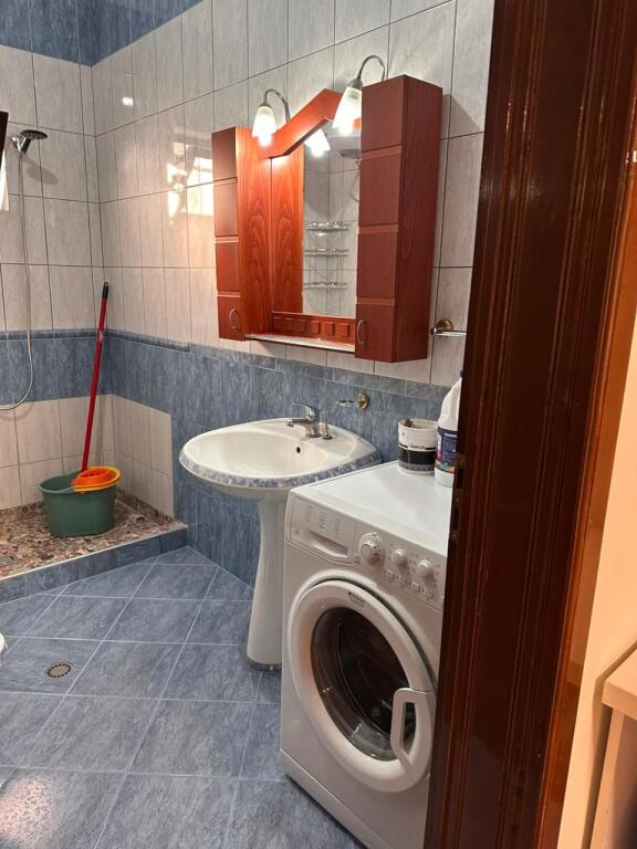 Jepet me qera hyrje 1+1 prane Siri Kodres 400 €