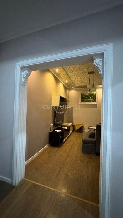 Jepet me Qera Apartament 2+1+2+Garazh i Mbyllur tek Fresku, Tiranë