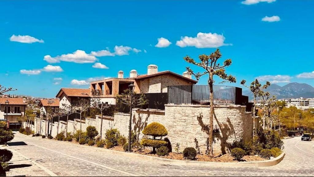 VILLA INDIVIDUALE IN VENDITA – SECRET GARDEN, TEG, TIRANA