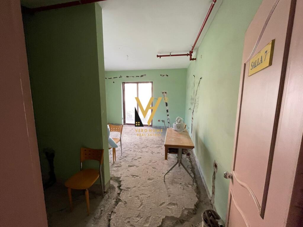 BUSINESS BUILDING 2500 M2 FOR RENT IN SELITE 13,000 EURO