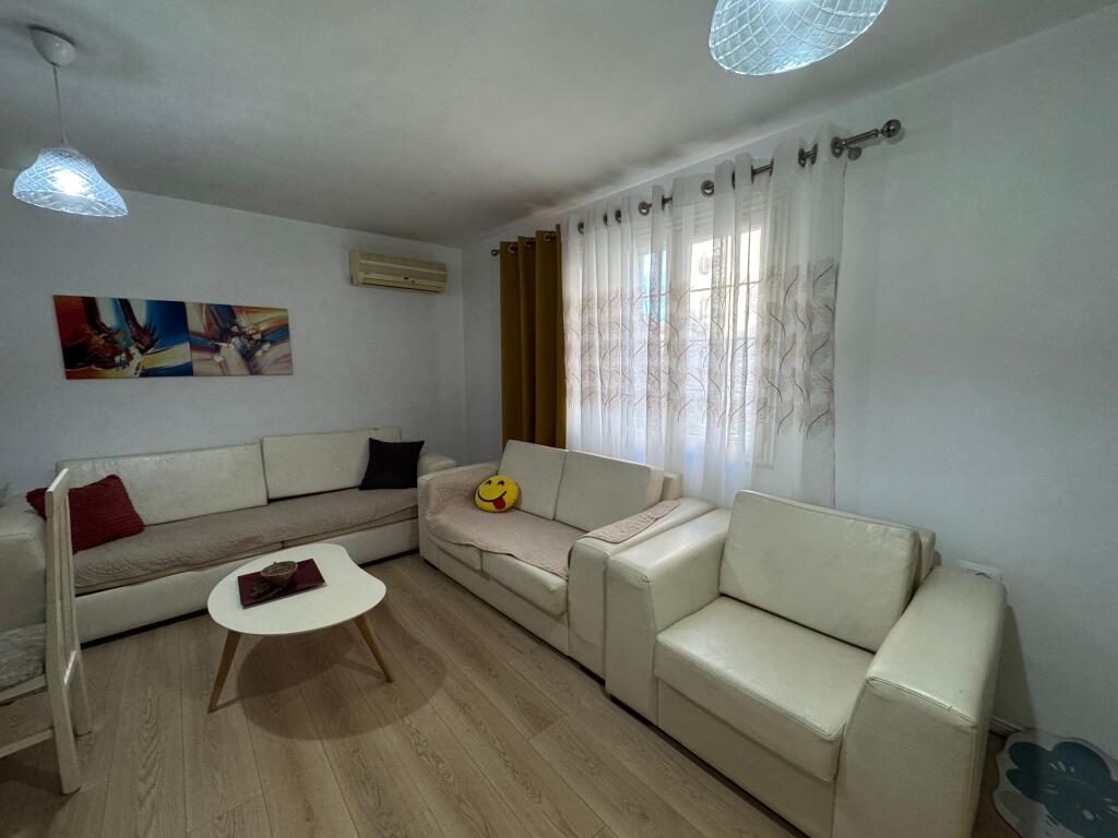 Affitto appartamento 1+1, Vicino alla scuola Osman Muderizi 45000 lek