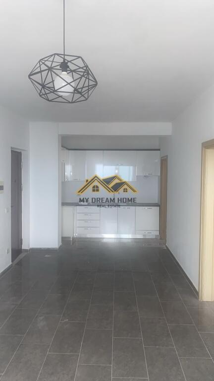 VENDESI APPARTAMENTO 1+1 CON VISTA BALCONE SUL MARE ROCCIA DI KAVAJË