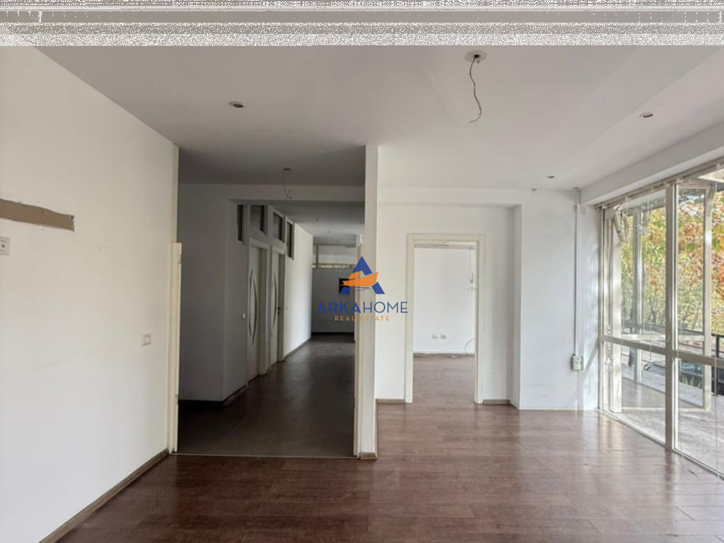LOCALE COMMERCIALE IN AFFITTO LIQENI THAT, EX KENDRA CLINIC 2000EURO