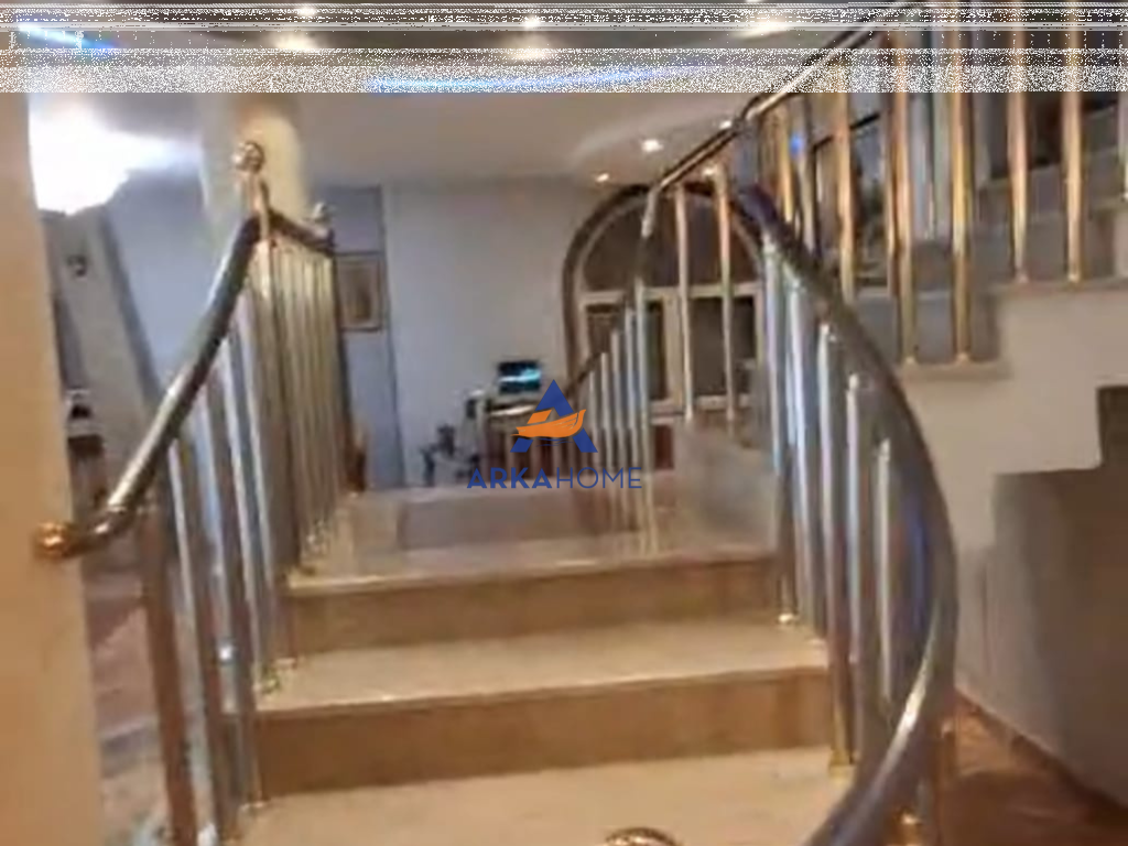 VILLA SUPER IN VENDITA KODRA E PRIFTIT 550.000 EURO