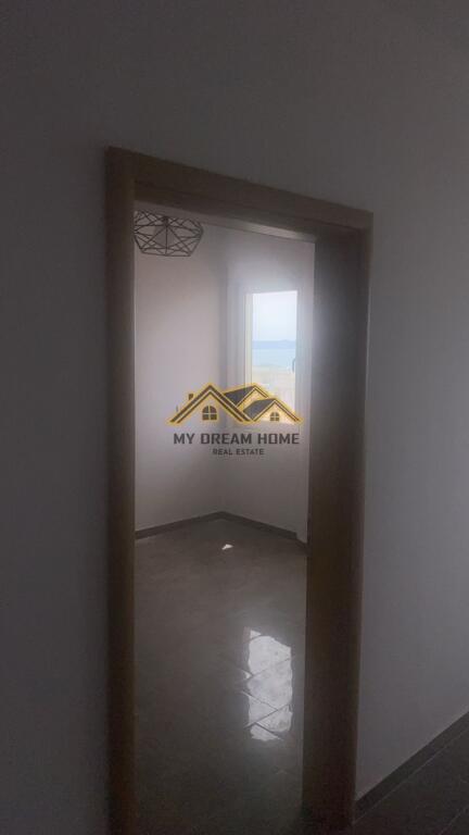 VENDESI APPARTAMENTO 1+1 CON VISTA BALCONE SUL MARE ROCCIA DI KAVAJË